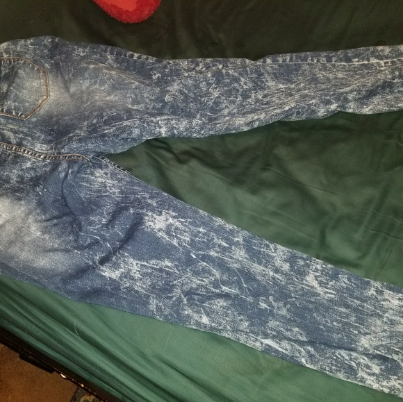 Distressed jeans - Picture 2 of 3
